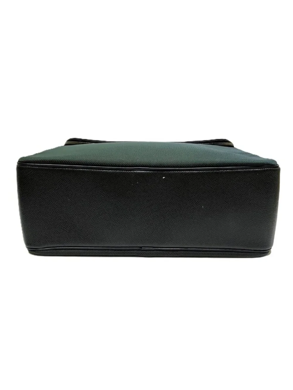 Louis Vuitton Taiga Shoulder Bag Leather